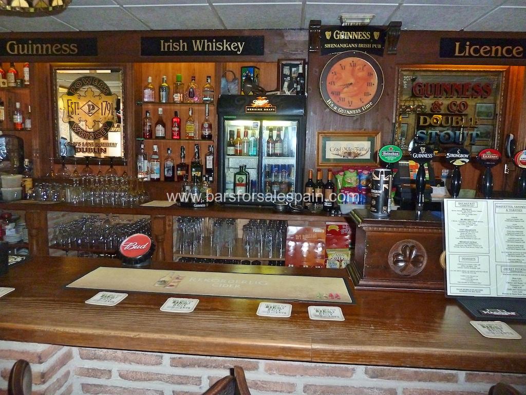 Stunning Beach Front Bar in Torremolinos looking over the Mediterranean