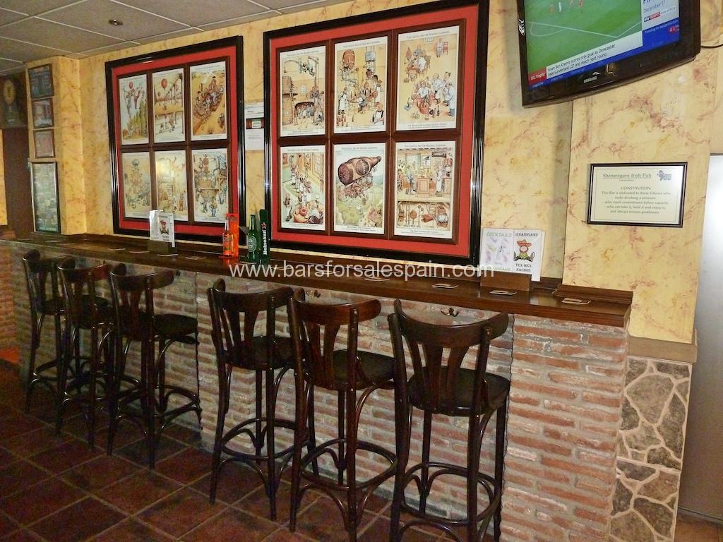 Stunning Beach Front Bar in Torremolinos looking over the Mediterranean