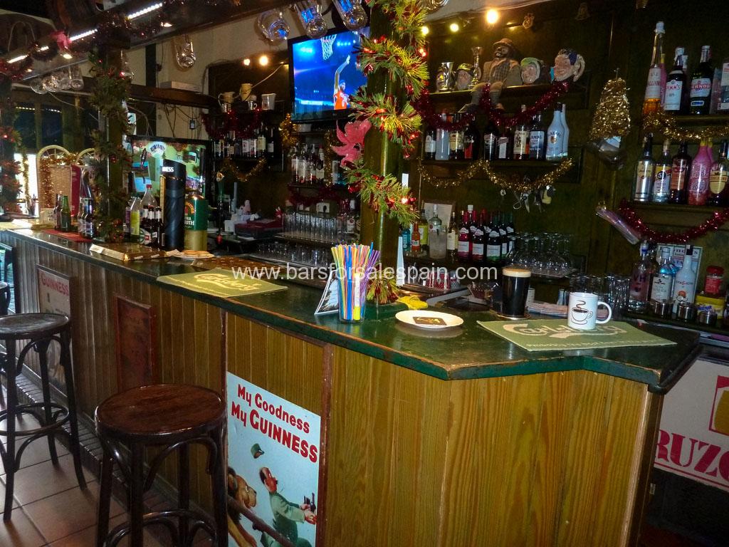 Long standing lounge bar for sale in Benalmadena, Costa del sol, Spain Bars for sale Spain