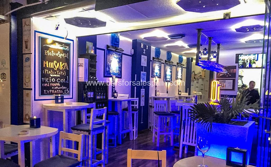 Cafe bar for lease in Arroyo de la Miel in prominent location