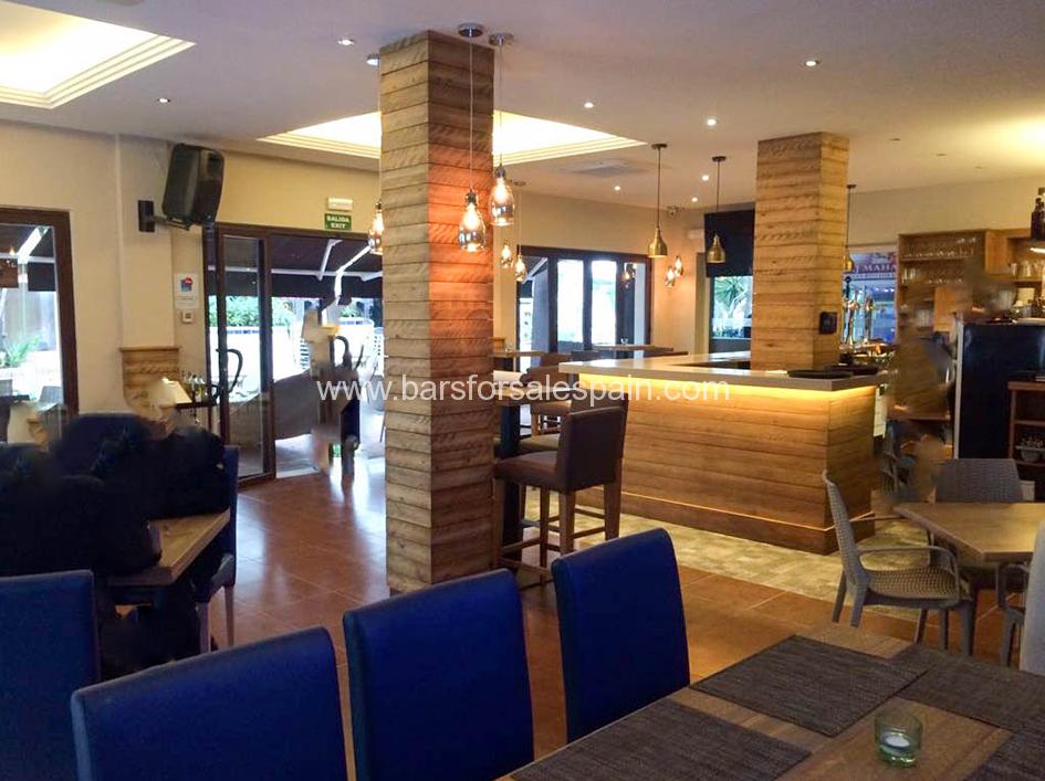 Fantastic Restaurant In Duquesa Port