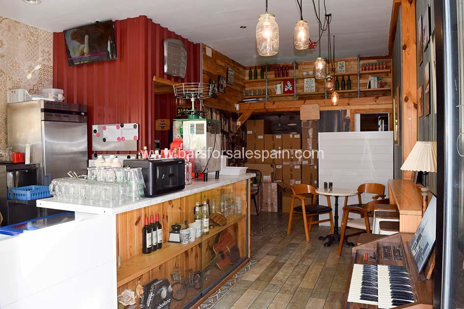 Superb Cafe Bar in Very Busy Location in Fuengirola