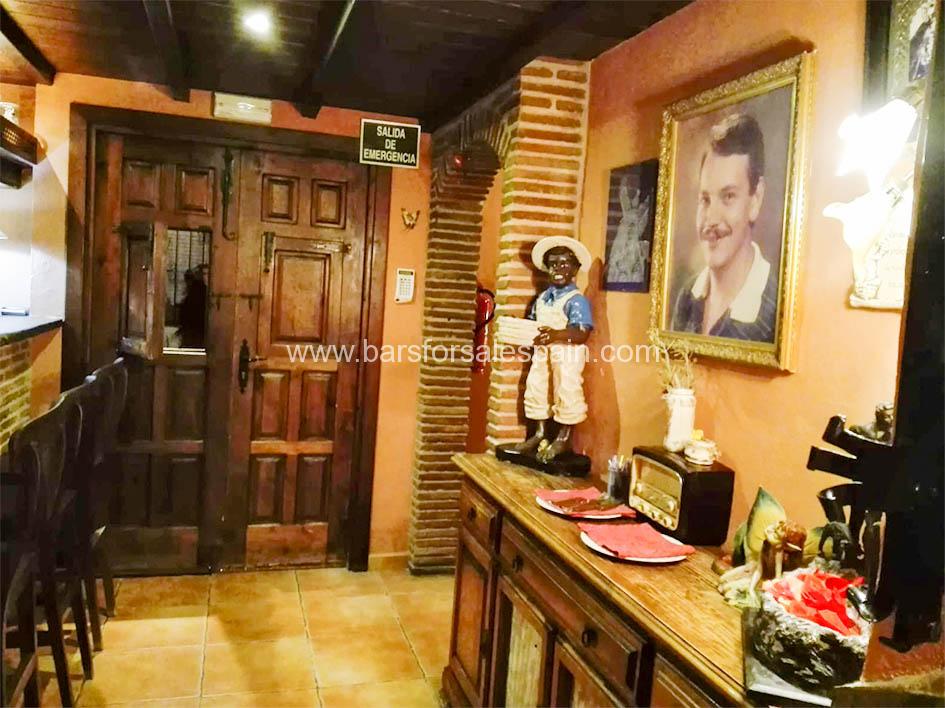 Lovely Traditional Restaurant In Estepona Town Centre Bars for sale Spain