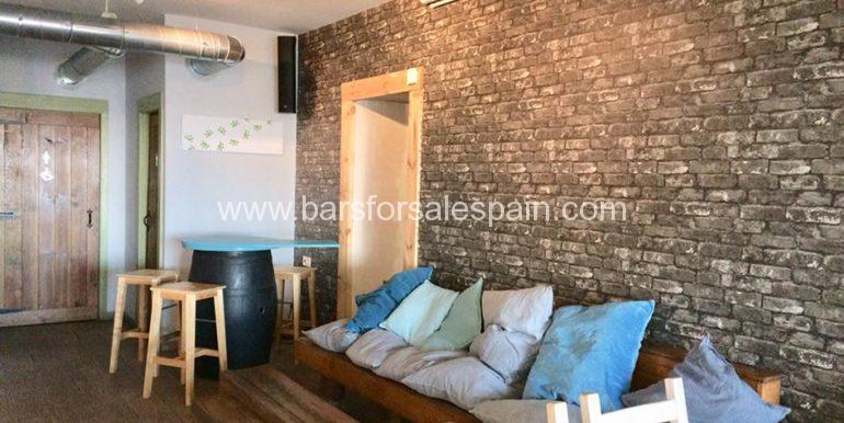 53703491_10216655555775395_6791562146565062656_n