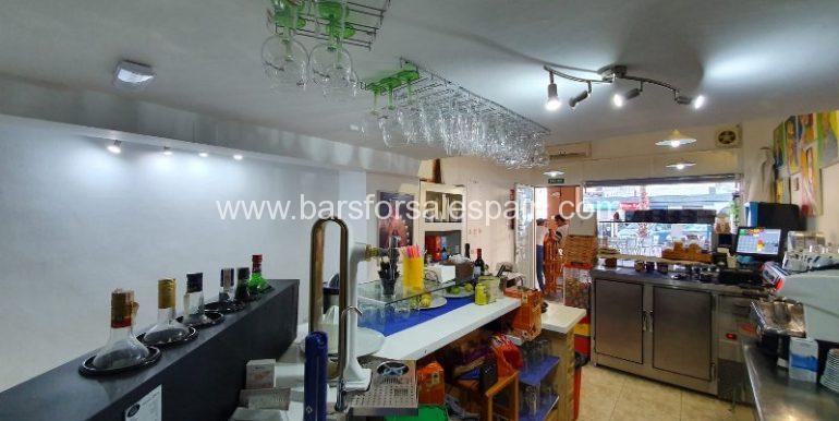 9d585526-2b8c-4636-b8ee-ecc2ffef2a08_800x600